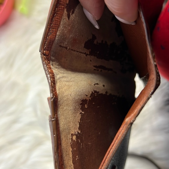 Authentic Louis Vuitton Vintage Monogram Kiss Wallet - Picture 6 of 9